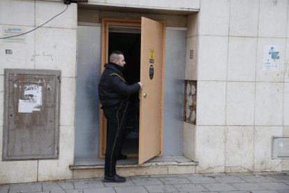 Los inquilinos aprovecharon el día de ayer para llevarse sus enseres y abandonar el bloque.