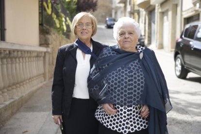 Foto de familia de la treintena de personas mayores que ayer protagonizaron el homenaje de esta localidad de Les Garrigues.
