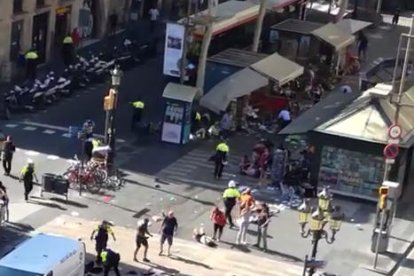 Una furgoneta atropella diverses persones a les Rambles de Barcelona