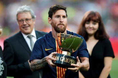 Malcom, Vidal, Arthur i Lenglet, al costat d’Abidal, al congrés.