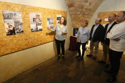 Presentació ahir del festival al Cafè del Teatre, que exhibeix una exposició sobre António Mestre.