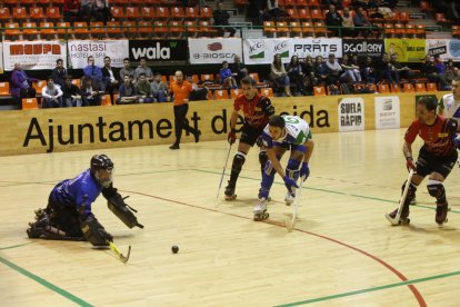Los jugadores festejan el tanto de Andreu Tomàs que significaba el 3-1.