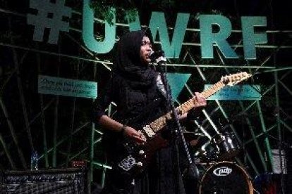 Adolescents musulmanes trenquen estereotips amb una banda