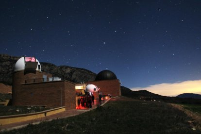 Turistas visitando el museo de las campanas, que se encuentra en Os de Balaguer.