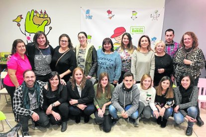 La Montse, voluntària (a l’esquerra), al costat del Josep, el seu germà Albert i la seua mare Glòria.