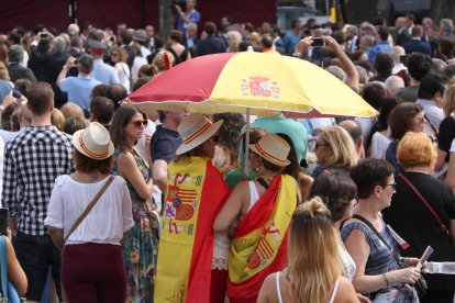 El presidente del Parlament, el de la Generalitat, del Senado, la del Congreso, del Gobierno central y los reyes, ayer en Barcelona.
