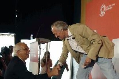 Borrell llama a no reconocer