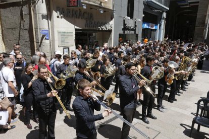Las bandas llenaron la plaza Paeria de música durante la jornada de ayer, que culminó con el concurso en el Auditori Enric Granados.