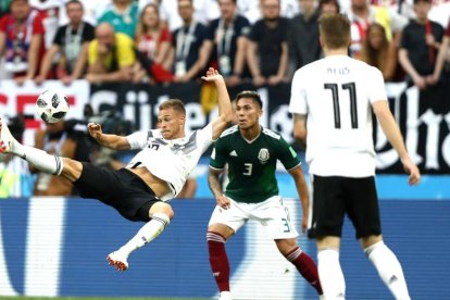 El mexicano Hirving “Chucky” Lozano celebra su gol que sirvió para derrotar a la vigente campeona Alemania.