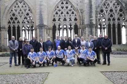 El Lleida Llista va presentar ahir a la Seu Vella la samarreta que estrenarà aquest cap de setmana a Vic.