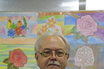 Usuaris participen en un taller de memòria a l’Associació de Familiars d’Alzheimer de Lleida.