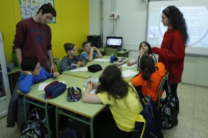 Enric, Anna, Carlota y Àlex en una clase de sexto de Primaria del colegio Riu Segre.
