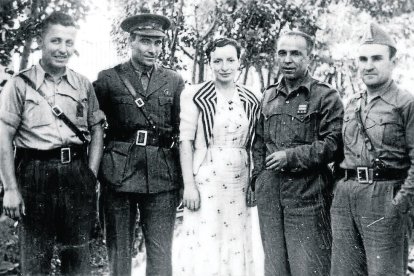 Anuncio de la muerte de Durruti en ‘Solidaridad Obrera’ (25 de noviembre de 1936) e imagen del entierro.