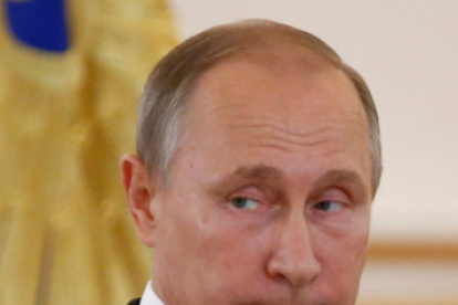 La primera ministra britànica, Theresa May, amb el cap del cos policial de Wiltshire.