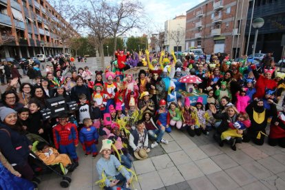 Pardinyes va sortir ahir al carrer per celebrar el Carnaval més Pocasolta.