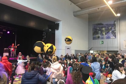 Pardinyes va sortir ahir al carrer per celebrar el Carnaval més Pocasolta.