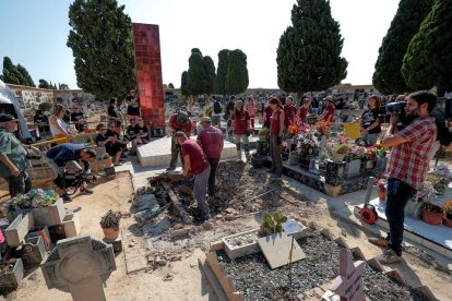 Imatge de l’interior de la basílica del Valle de los Caídos i de la tomba de Francisco Franco.