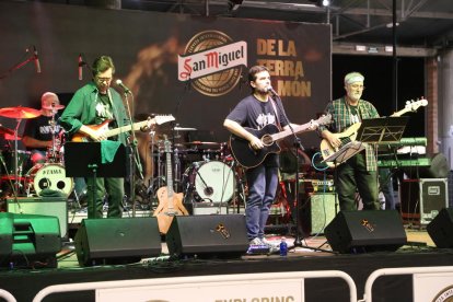 Imatge d’alguns dels primers visitants d’ahir de la desena edició de CervisiaLleida.