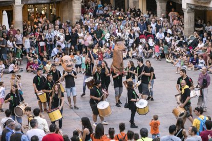 El Giravolt finaliza la Trobada Gegantera con el baile de todos los gigantes.