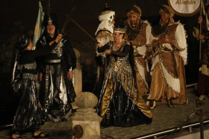Les dos capitanes lluitant al pont Llevadís.
