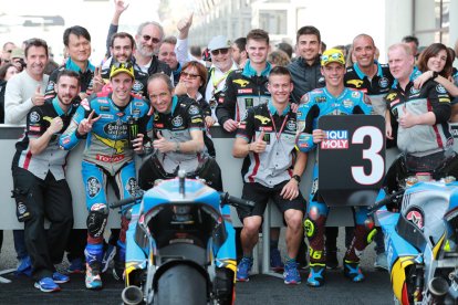 Marc Màrquez lidera un grup de pilots durant la prova del Mundial que es va disputar al circuit de Le Mans.