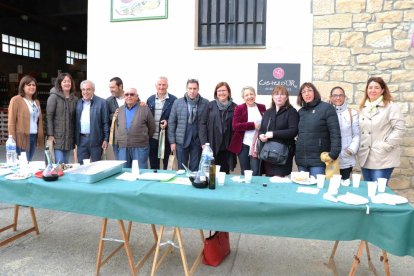 L’esmorzar popular va reunir més d’un miler de persones durant la Fira de l’Oli i la Pedra de Vinaixa.