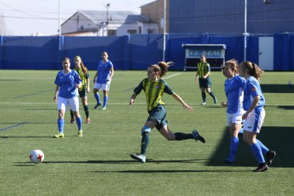 Una jugada del partit que va enfrontar el Pardinyes i el Son Sardina.