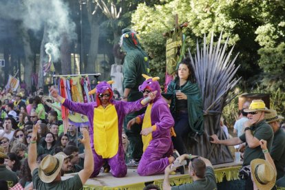 Els penyistes van preparar el primer dels àpats de l’Aplec.