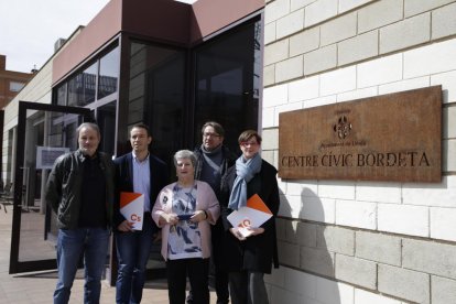 Los concejales de Ciudadanos y la presidenta vecinal de La Bordeta.