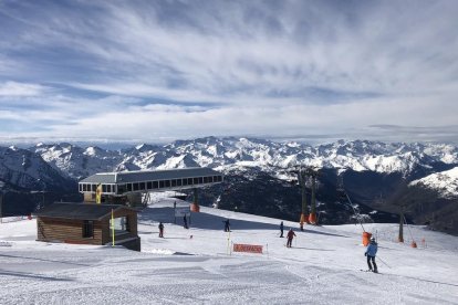 L’escola d’esquí va encetar ahir les classes als primers alumnes de la temporada a Port del Comte.