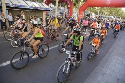 Un miler de persones van seguir ahir a la Seu Vella les diferents escenes de la recreació del casament de Peronella i Ramon Berenguer IV.