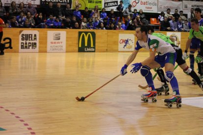Andreu Tomàs, en una jugada d’atac del Llista durant el partit d’ahir.