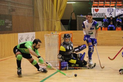 Andreu Tomàs, en una jugada d’atac del Llista durant el partit d’ahir.
