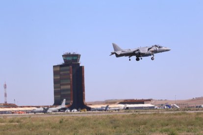 Los vuelos se fueron sucediendo durante la mañana con gran expectación.