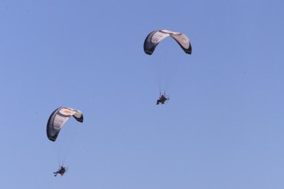Los vuelos se fueron sucediendo durante la mañana con gran expectación.