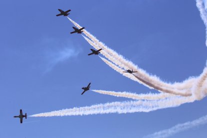 Los vuelos se fueron sucediendo durante la mañana con gran expectación.