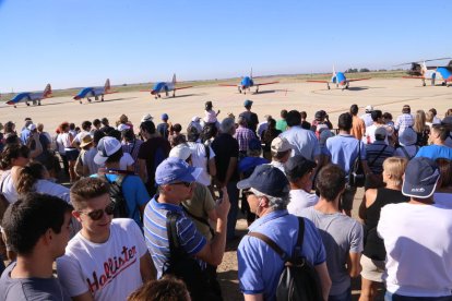 Los vuelos se fueron sucediendo durante la mañana con gran expectación.