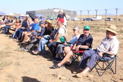 Los vuelos se fueron sucediendo durante la mañana con gran expectación.