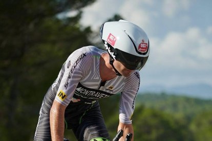 Ángel Vidal, del club Prosan, campió al seu grup d’edat. Al centre, Eva Ribalta, del Xafatolls, va guanyar dos ors i Jordi Montraveta, de Cervera, campió sub-23.