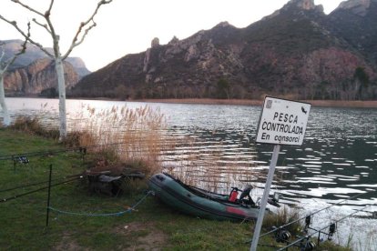 Inspección en el pantano de Sant Llorenç de Montgai.