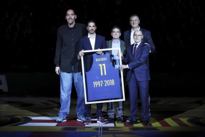 Juan Carlos Navarro fue ovacionado por la afición azulgrana antes del partido ante el Madrid.