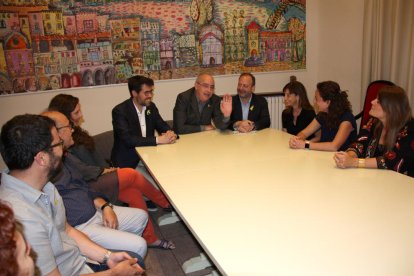 El delegat, Carles Vega, amb l’alcalde d’Agramunt, Bernat Solé, i el conseller Bargalló a Agramunt.