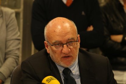 Sales buides i cartells que avisaven de la jornada de vaga, ahir als jutjats de Lleida.