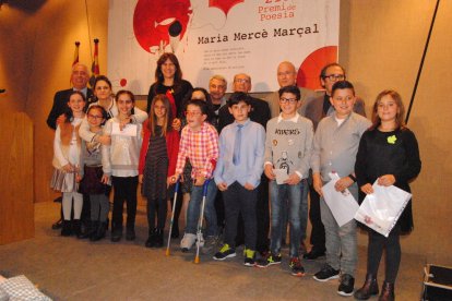 La consellera Borràs y autoridades locales y comarcales, ayer ante el Palau Abacial de El Pont de Suert.