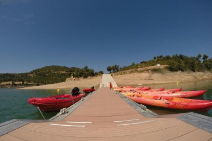 La zona de aguas tranquilas donde se llevan a cabo actividades de piragüismo.