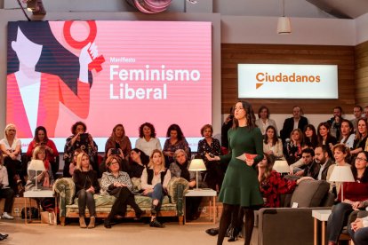 El acto de precampaña del PSOE en el que intervino Adriana Lastra.