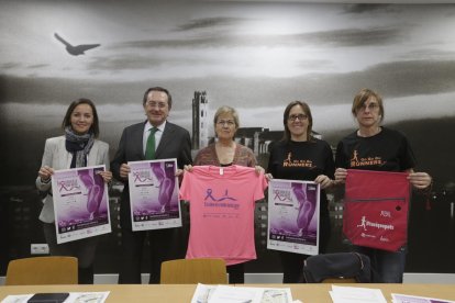 Les jugadores de l’Espanyol de futbol, amb la samarreta de la Corsa dera Hemna Val d’Aran.