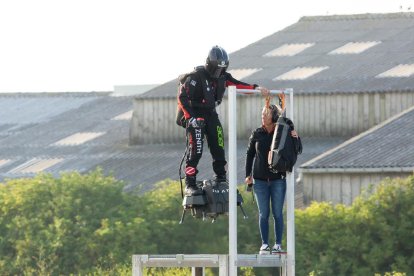 El “hombre pájaro” que ha cruzado el Canal de la Mancha.