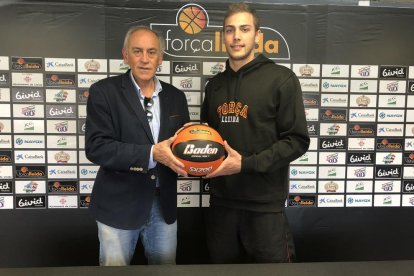 Fernando Sierra y el presidente Félix González sellaron esta semana el acuerdo.