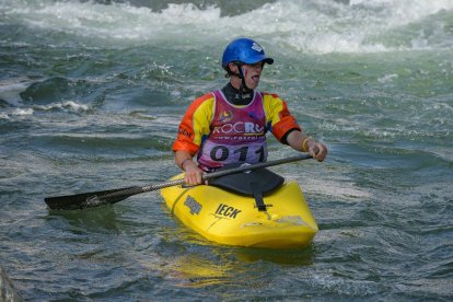 Dane Jackson, que era el vigente campeón mundial de canoa cerrada, se vio sorprendido en la final y se tuvo que conformar con la plata.